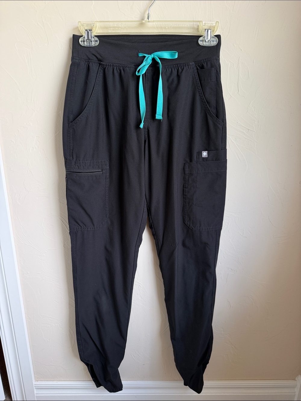 Figs Women’s FreeX Lined High Rise Yola Black scrub pants